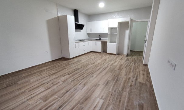 Venta - Casa de pueblo -
Petrer