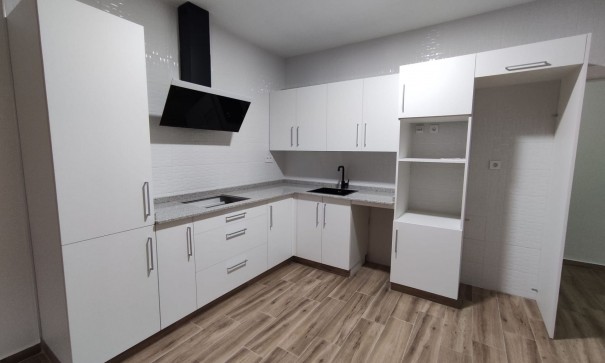 Venta - Casa de pueblo -
Petrer