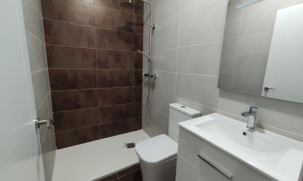 Venta - Casa de pueblo -
Petrer