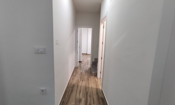 Venta - Casa de pueblo -
Petrer