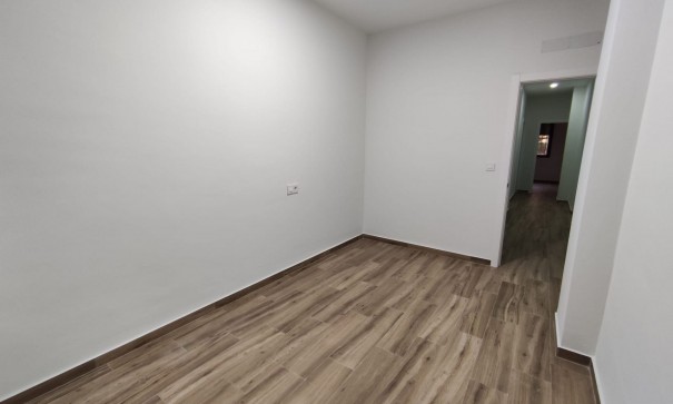 Venta - Casa de pueblo -
Petrer