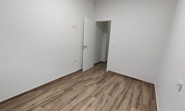 Venta - Casa de pueblo -
Petrer