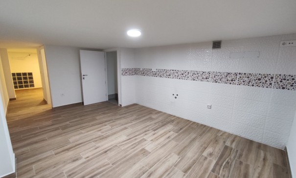 Venta - Casa de pueblo -
Petrer