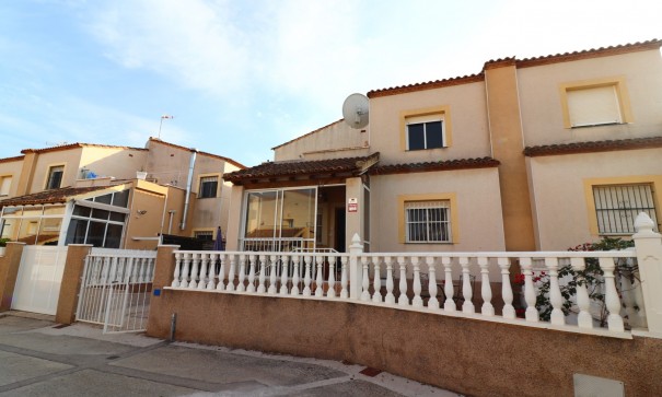 Venta - Villa adosada -
Algorfa - Montebello