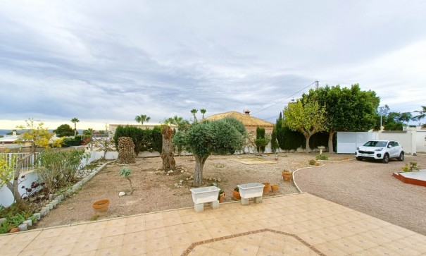 Återförsäljning - Fristående villa -
Albatera