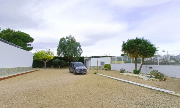 Återförsäljning - Fristående villa -
Albatera