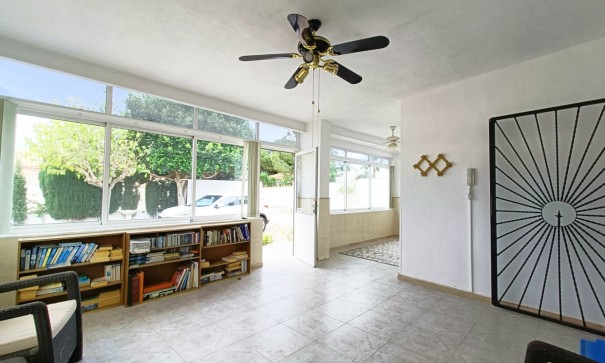 Återförsäljning - Fristående villa -
Albatera