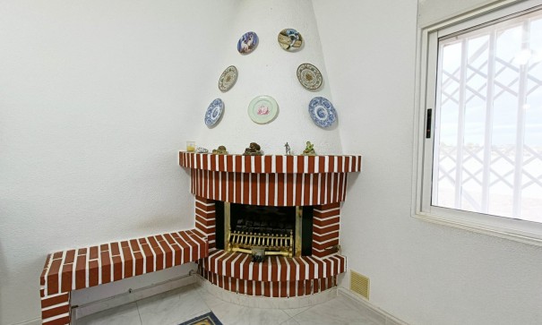 Återförsäljning - Fristående villa -
Albatera