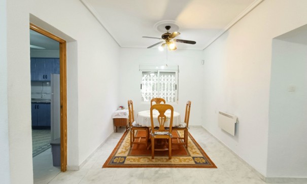 Återförsäljning - Fristående villa -
Albatera