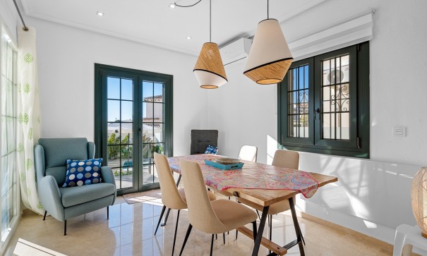 Videresalg - Villa - Fritliggende -
Orihuela Costa - Los Dolses*