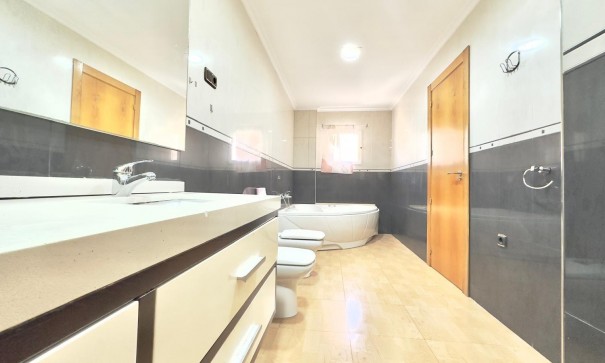 Sprzedaż - Apartament mieszkanie -
Torrevieja - Centro