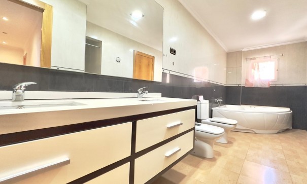 Sprzedaż - Apartament mieszkanie -
Torrevieja - Centro