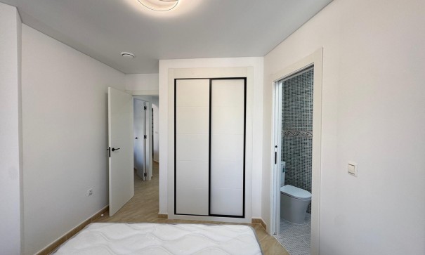 Revente - Appartement -
Torrevieja - torrevieja