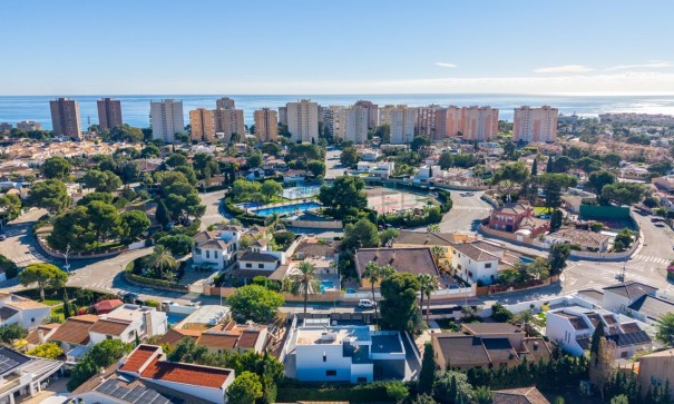 Resale - Freistehende Villa -
Orihuela Costa - Campoamor