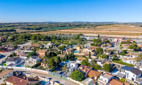 Resale - Freistehende Villa -
Orihuela Costa - Campoamor