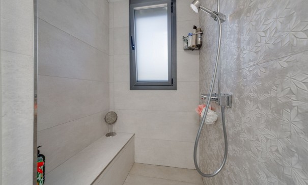 Resale - Wohnung Appartement -
La Vega Baja