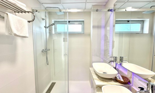 Venta - Apartamento piso -
Finestrat