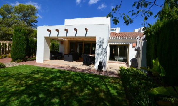 Återförsäljning - Fristående villa -
Orihuela - Las Colinas Golf