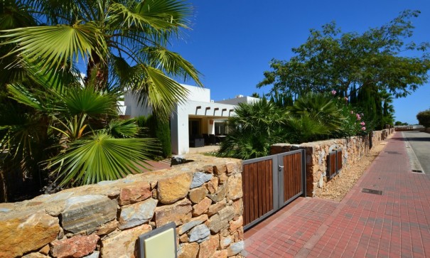 Återförsäljning - Fristående villa -
Orihuela - Las Colinas Golf