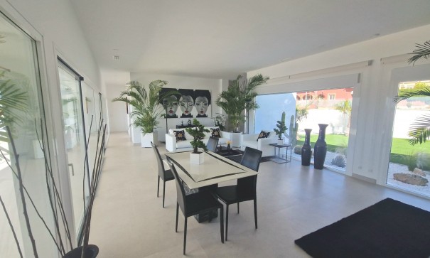 Sprzedaż - Willa wolnostojąca -
La Marina