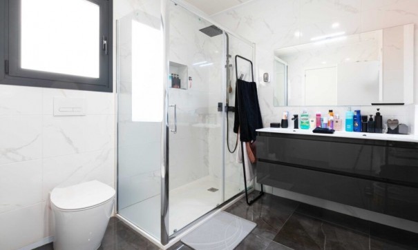 Herverkoop - Vrijstaande Villa -
Los Montesinos - La Herada