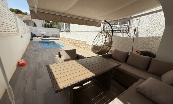 Herverkoop - Vrijstaande Villa -
Orihuela Costa - Villamartín