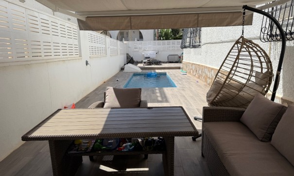 Herverkoop - Vrijstaande Villa -
Orihuela Costa - Villamartín