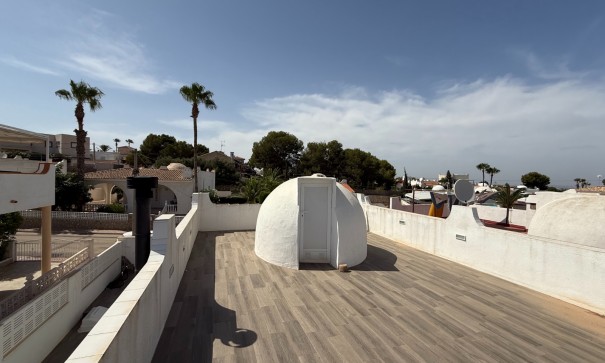 Herverkoop - Vrijstaande Villa -
Orihuela Costa - Villamartín