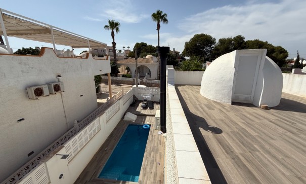 Herverkoop - Vrijstaande Villa -
Orihuela Costa - Villamartín