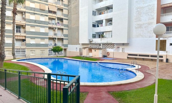 Herverkoop - Apartement Flat -
Torrevieja - Centro