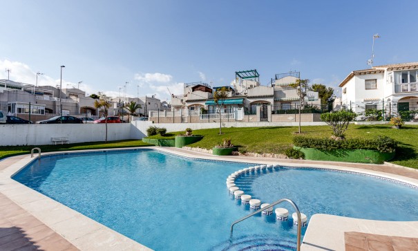 Venta - Casa de pueblo -
Los Balcones - Los Altos del Edén - Lago Jardin