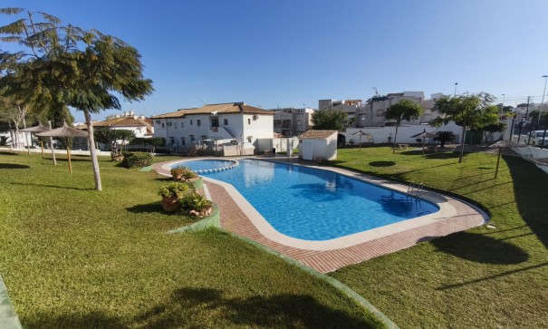 Venta - Casa de pueblo -
Los Balcones - Los Altos del Edén - Lago Jardin