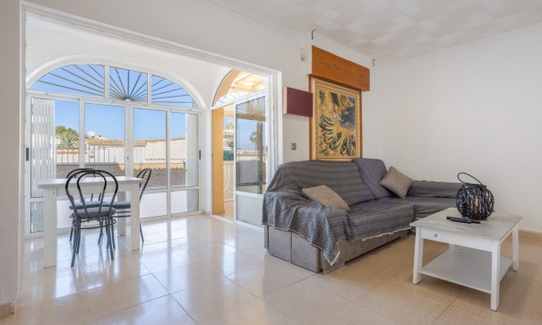 Sale - Detached Villa -
Torrevieja - Urbanización San Luis