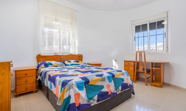 Sale - Detached Villa -
Torrevieja - Urbanización San Luis