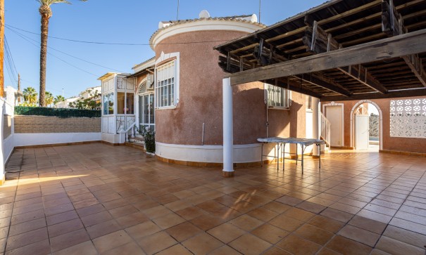 Sale - Detached Villa -
Torrevieja - Urbanización San Luis