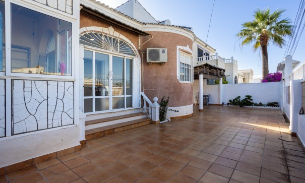 Sale - Detached Villa -
Torrevieja - Urbanización San Luis