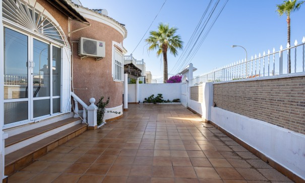 Sale - Detached Villa -
Torrevieja - Urbanización San Luis