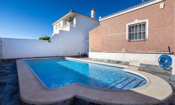 Sale - Detached Villa -
Torrevieja - Urbanización San Luis