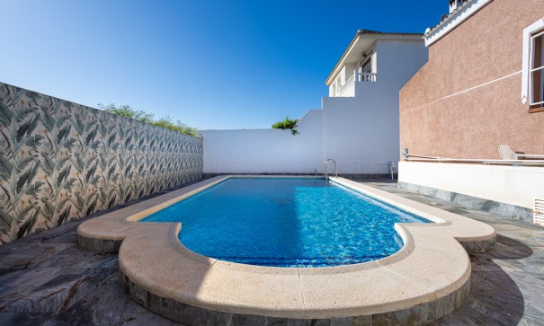 Sale - Detached Villa -
Torrevieja - Urbanización San Luis