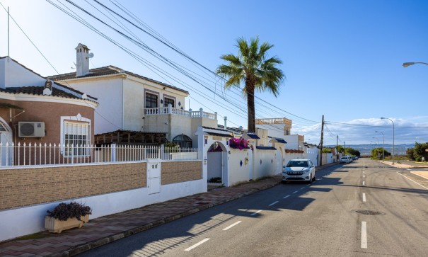 Sale - Detached Villa -
Torrevieja - Urbanización San Luis