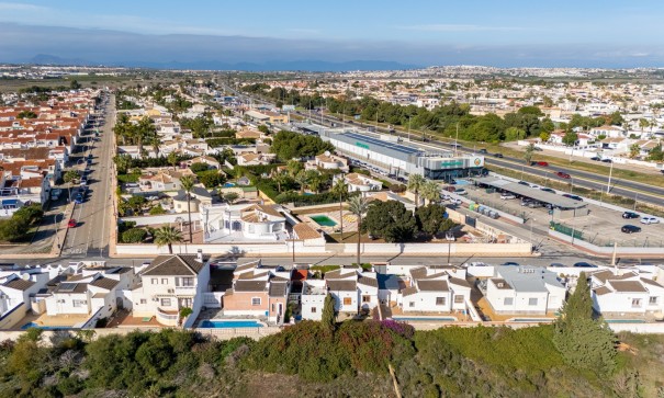 Sale - Detached Villa -
Torrevieja - Urbanización San Luis