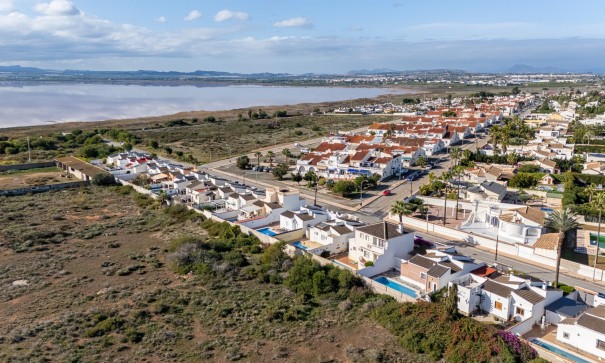 Sale - Detached Villa -
Torrevieja - Urbanización San Luis