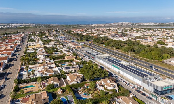 Sale - Detached Villa -
Torrevieja - Urbanización San Luis