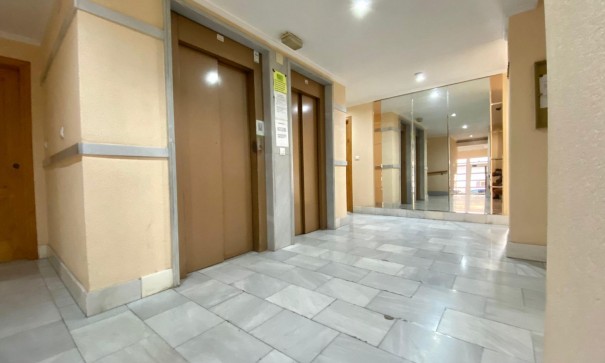 Återförsäljning - Lägenhet lägenhet -
Torrevieja - Estacion de autobuses