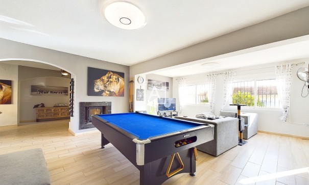 Videresalg - Fritliggende villa -
Pinar de Campoverde