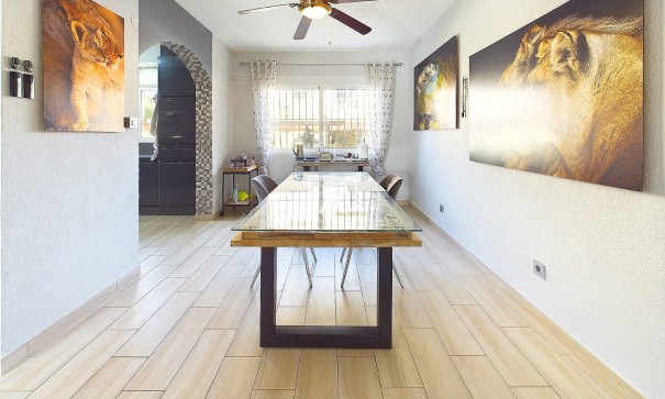 Videresalg - Fritliggende villa -
Pinar de Campoverde