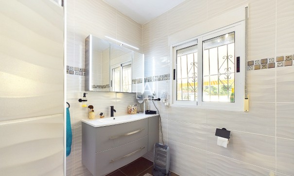 Videresalg - Fritliggende villa -
Pinar de Campoverde