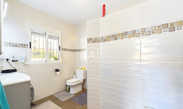 Videresalg - Fritliggende villa -
Pinar de Campoverde