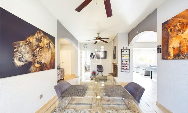 Videresalg - Fritliggende villa -
Pinar de Campoverde