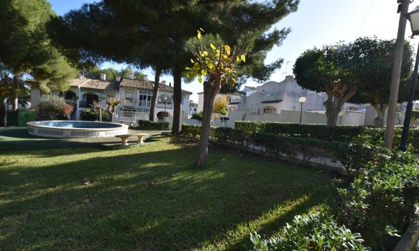 Venta - Chalet Independiente -
Torrevieja - Lago Jardín II